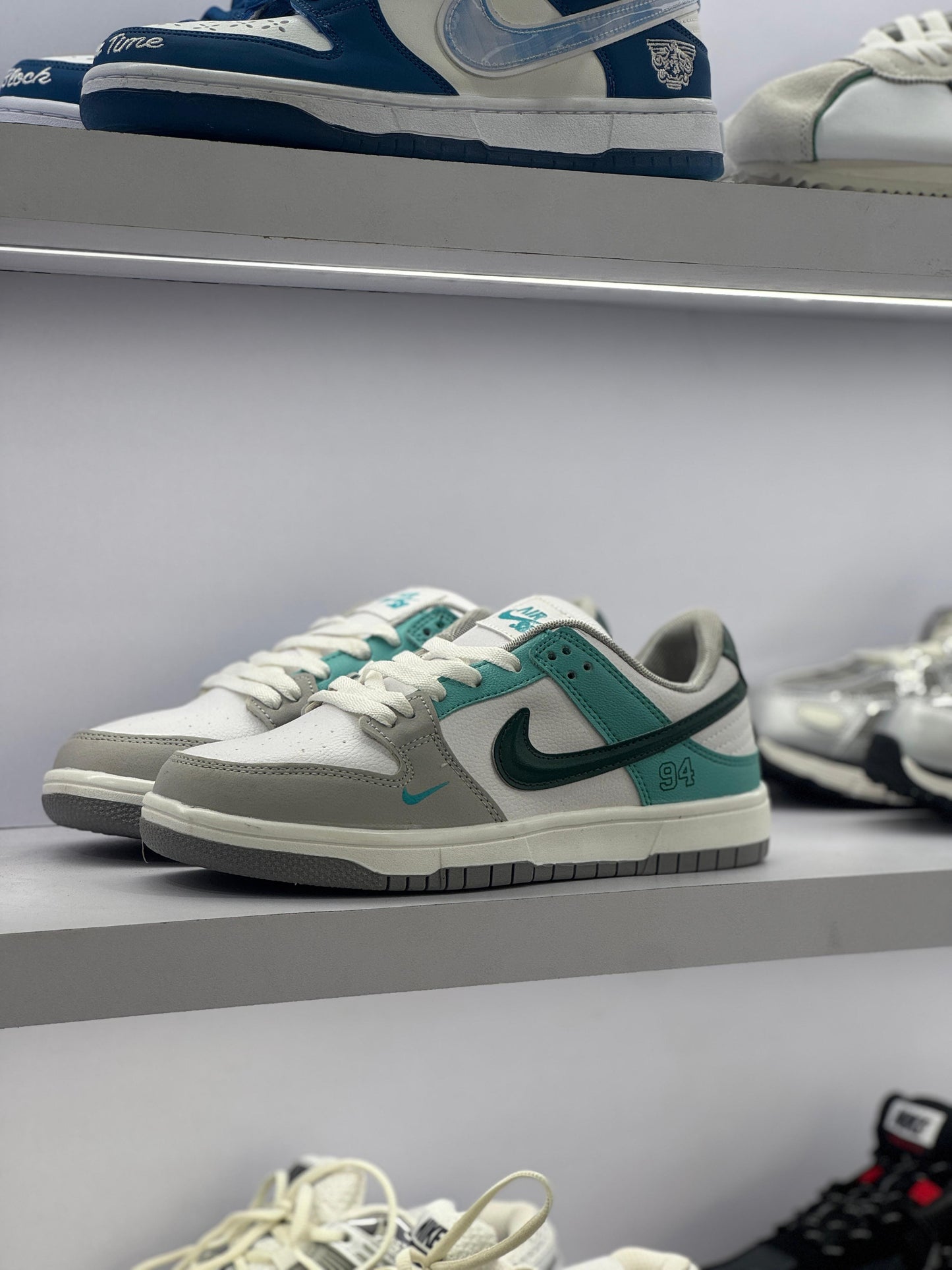 Nike SB Dunk Low "94" – Supreme Edition (Imported)