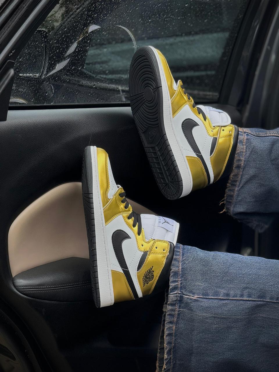 Air Jordan 1 Mid SE Glossy